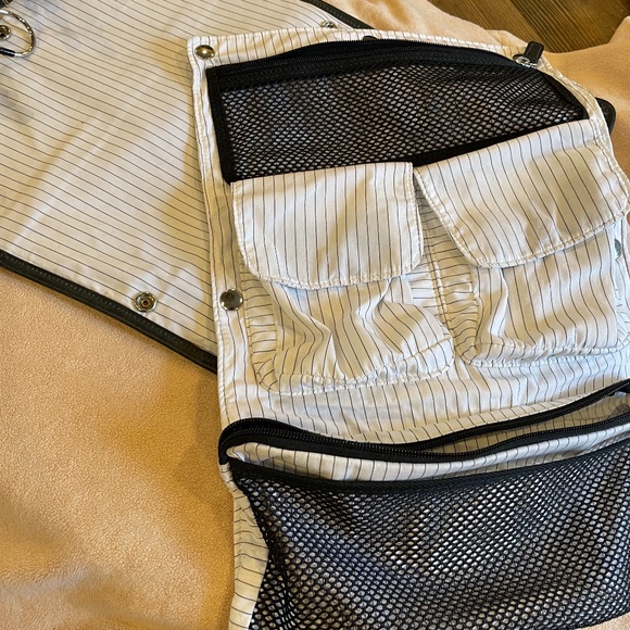 Moore & Giles Austin Hanging Leather Wash Kit - Picture 5 of 7